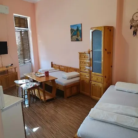 Matrona Guest house *